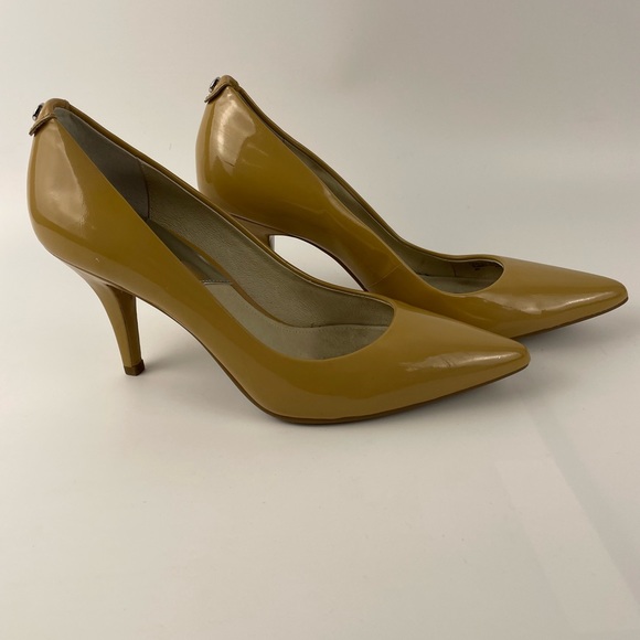 MICHAEL Michael Kors Patent Leather Pointed Toe Heel Pumps 6 Mustard - Picture 5 of 16